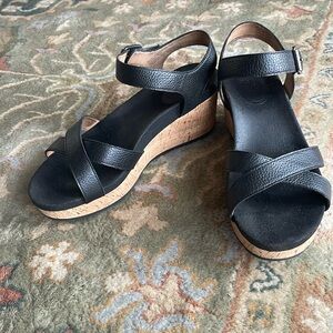 ABEO good condition. Some pilling on lining. Size 8. Velcro not buckle.